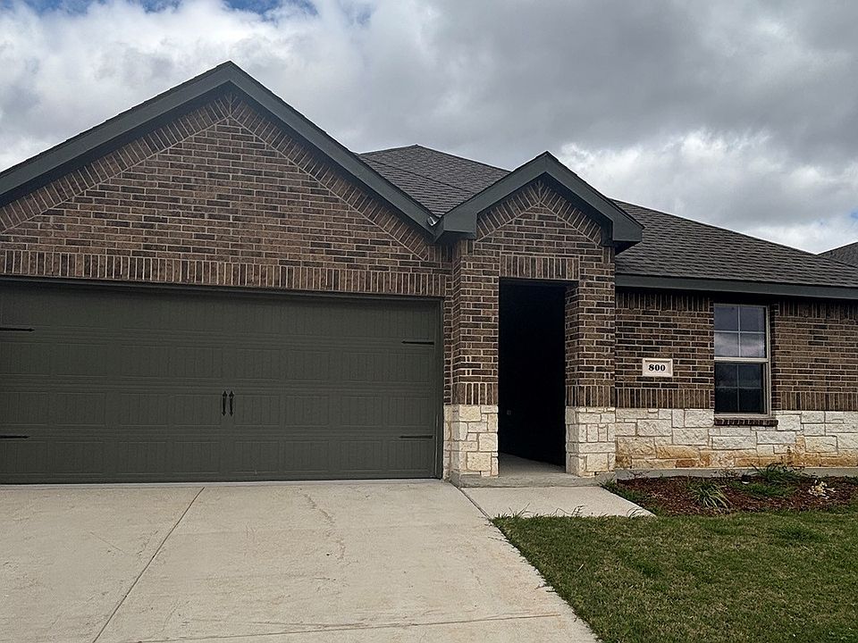 1st image of 800 Barton Dr