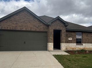 800 Barton Dr, Ennis, TX 75119
