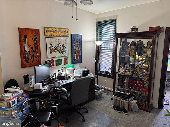 4th image of 908 W College Ave