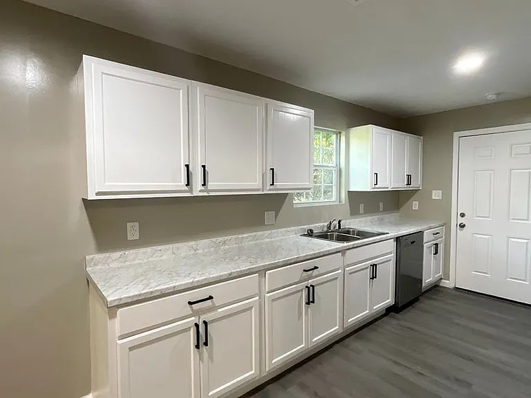 149 Lakeshore Dr — Photo 4