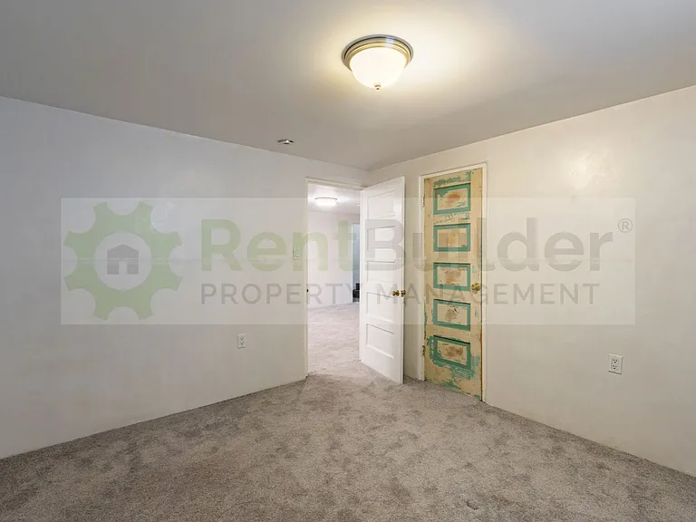 411 Wellesley Dr SE #A — Photo 18