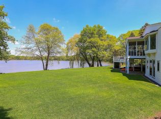 11 E Gilfillan Rd, North Oaks, MN 55127