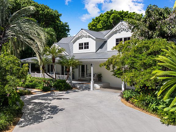 2nd image of 130 Palm Ln