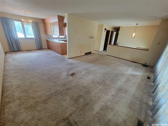 4th image of 425 4th Ave W
