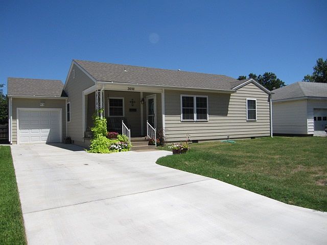 1st image of 3010 W Longview Dr