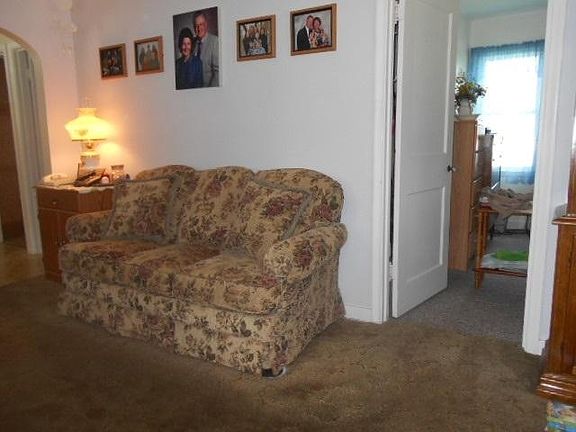 3rd image of 406 W Benton St