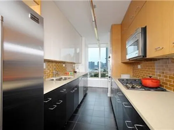 870 United Nations Plaza image 1 of 7