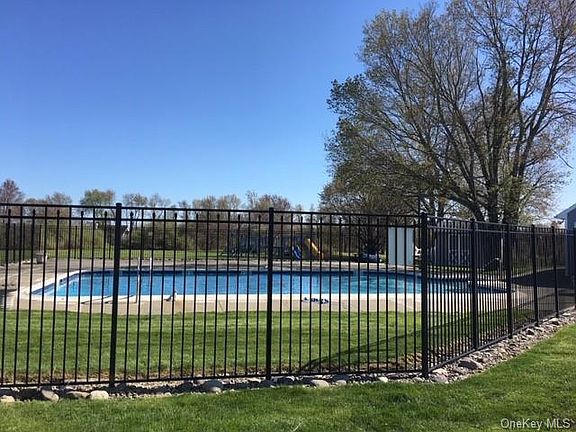 2nd image of 132 Fairways Ct