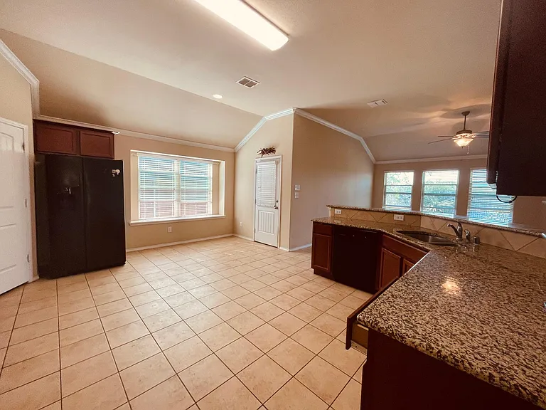 1112 Nocona Dr — Photo 8