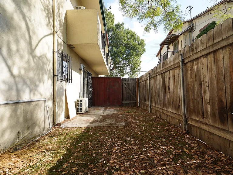 35 El Nido Ave #2 — Photo 10