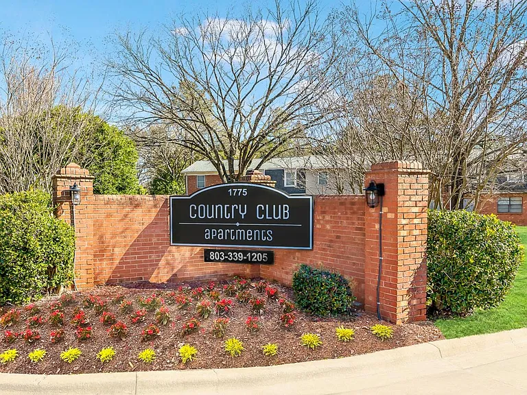 Country Club Apartments — Photo 19