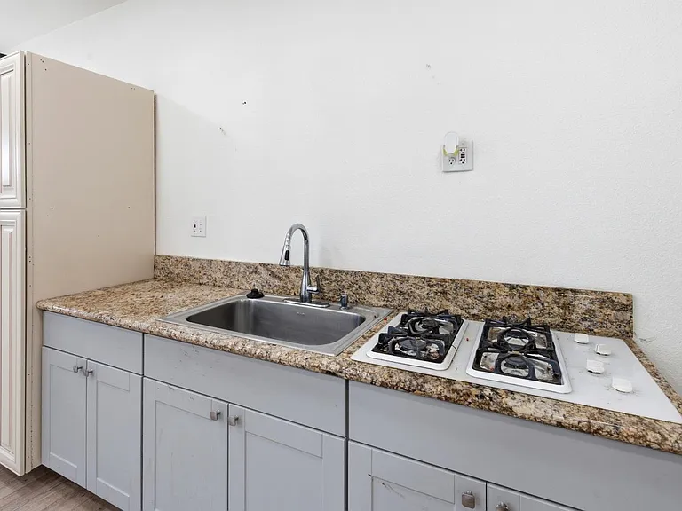 6552 N Augusta St — Photo 28