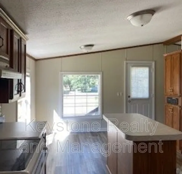 230 Alabama Ave — Photo 4