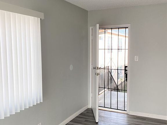 5th image of 1871 Chestnut Ave #205