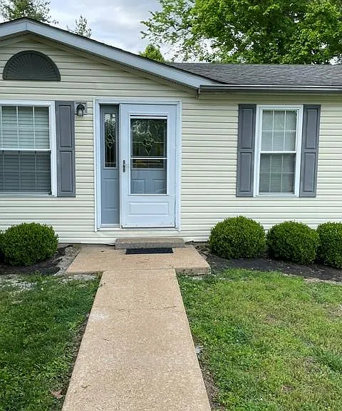 12441 Ladue Rd — Photo 2