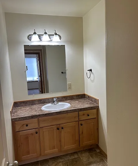 805 W 3rd St #1 — Photo 8