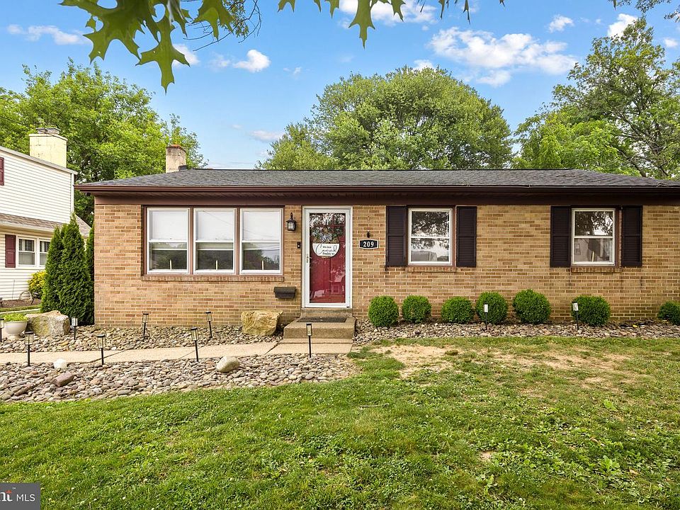 1st image of 209 Castello Ave