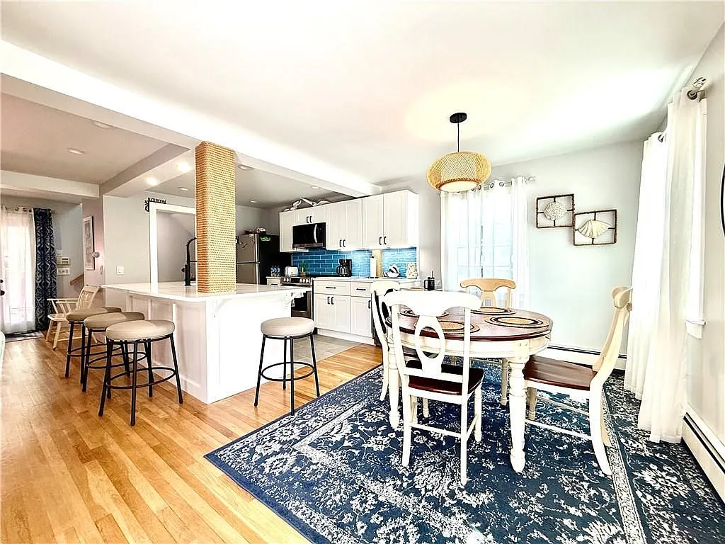 3 bed, 1.0 bath, 1108 sqft, $3,200 — Photo 2