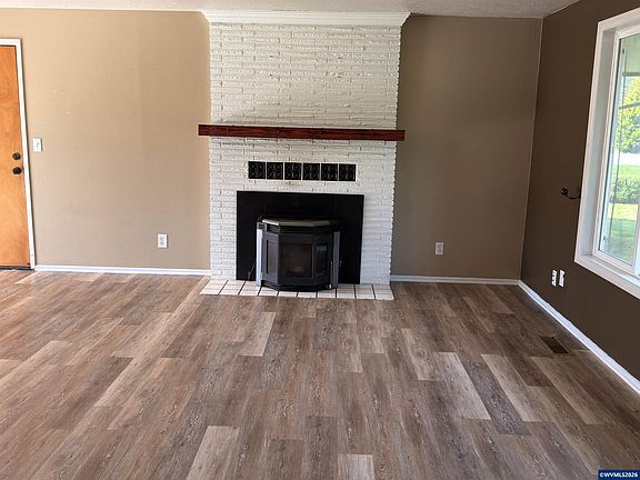 2nd image of 442 Cedar St
