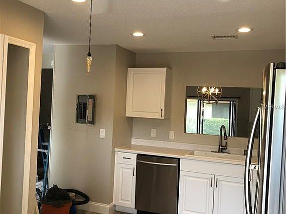 4th image of 2325 Sun Valley Cir