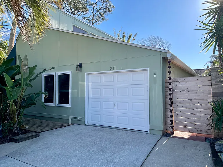 211 Magnolia St — Photo 4