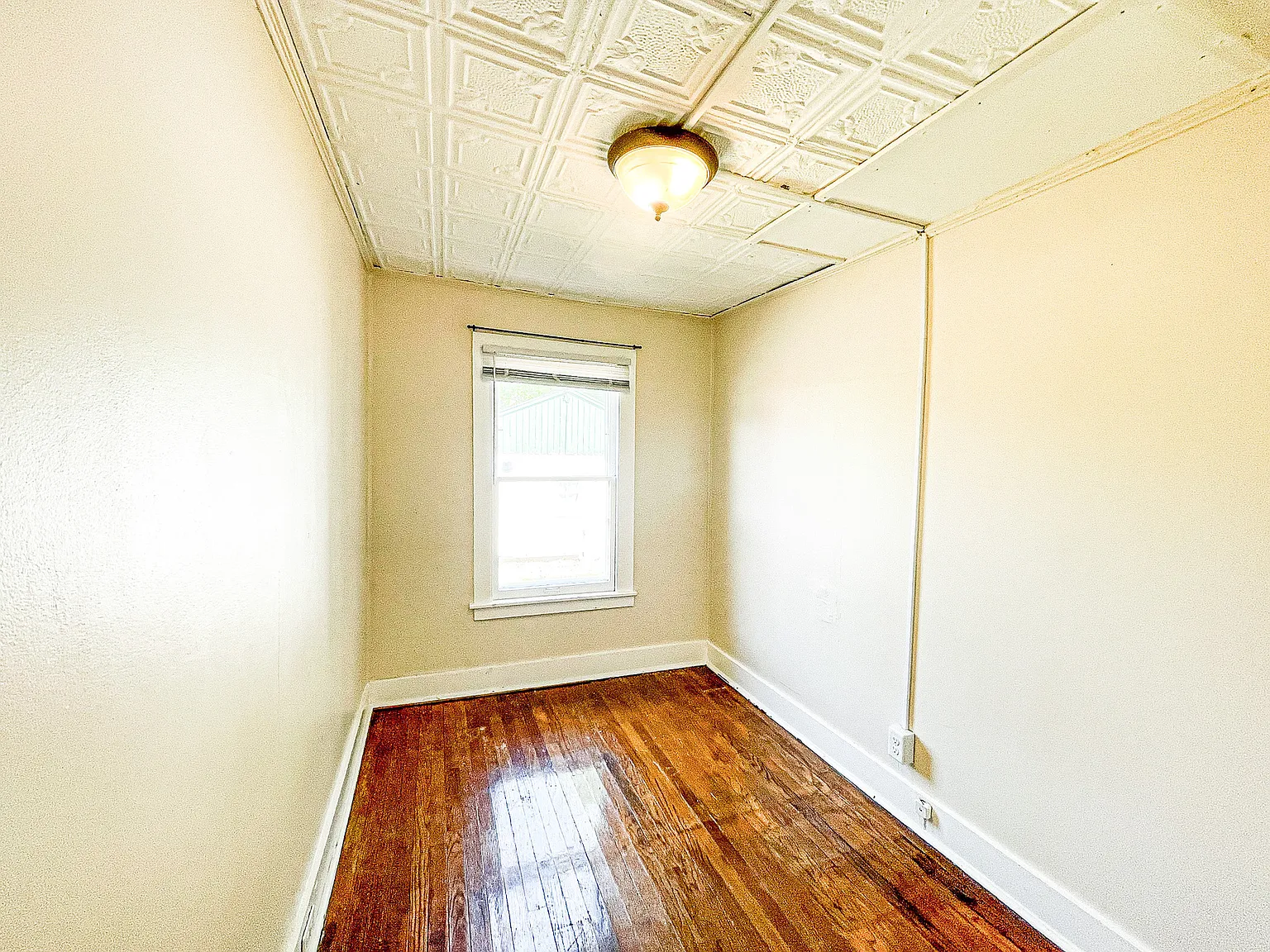 Unfurnished 1 Bedroom Apt 1W — Photo 4