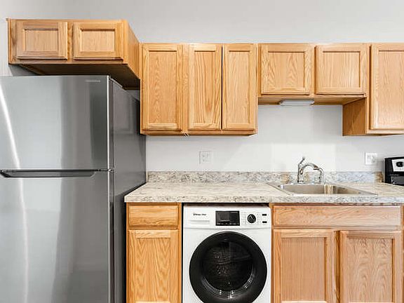 2nd image of 50R Maplewood Ave #104
