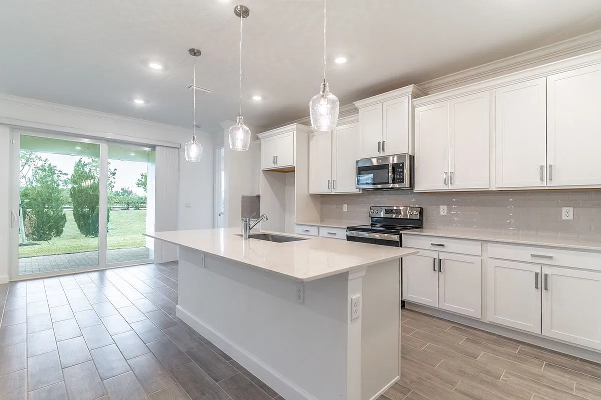 3 bed, 2.0 bath, 1612 sqft, $2,500 — Photo 3