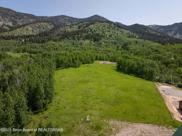 8 Dean N, Etna, WY 83118