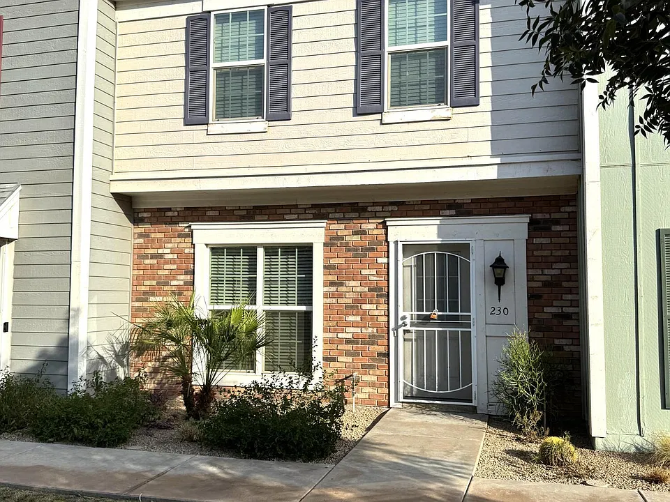 1600 N Saba St #230