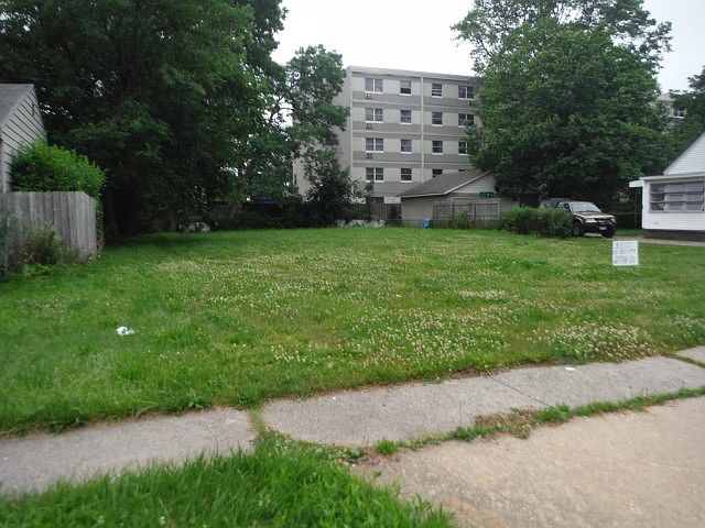 1st image of 1848 E 37th St