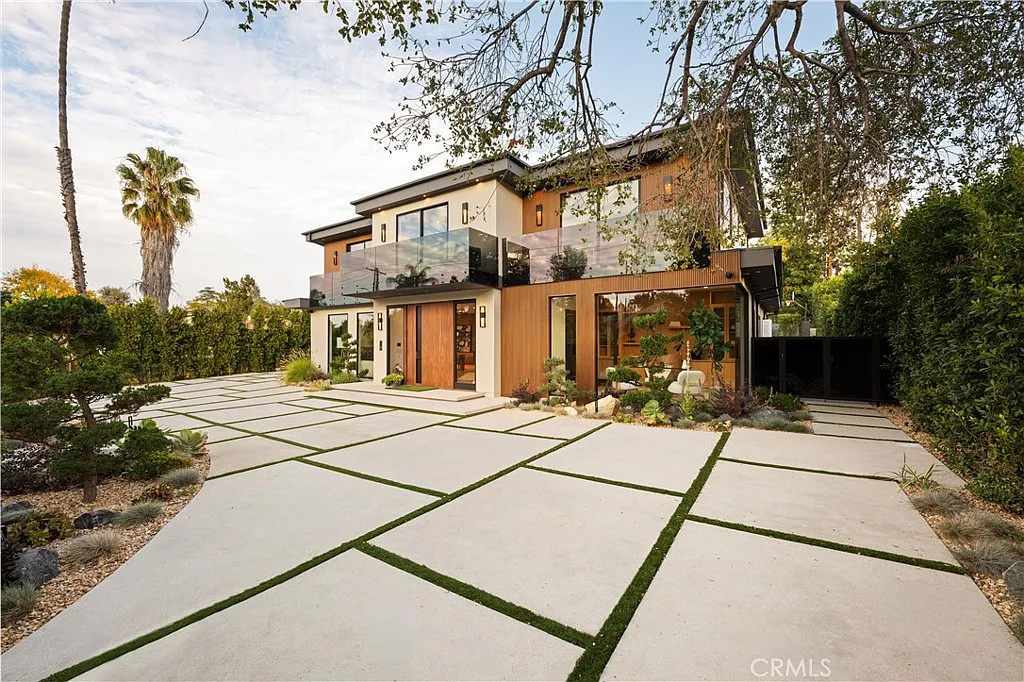 5 bed, 6687 sqft, $30,000 — Photo 3