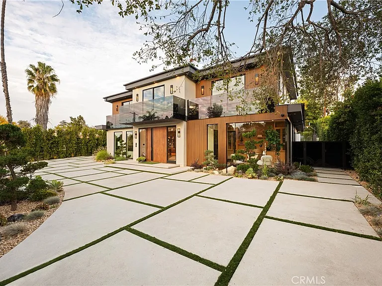 5244 Tampa Ave — Photo 3