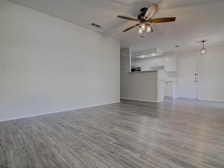5301 Indio Cir #B — Photo 4
