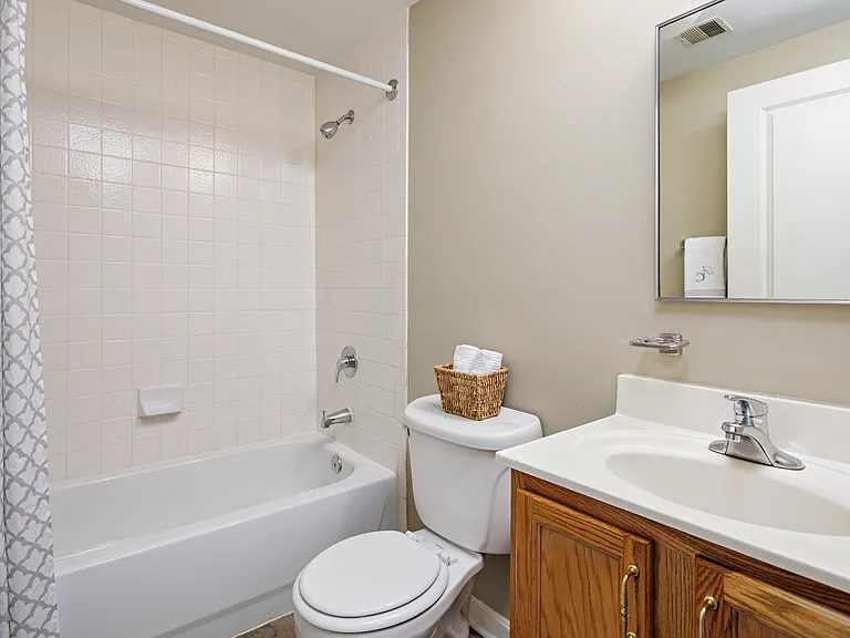 2438 Saint Paul St #2H — Photo 13