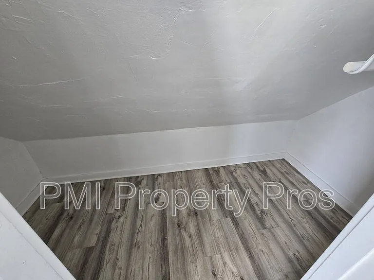 2509A N Buffum St — Photo 4