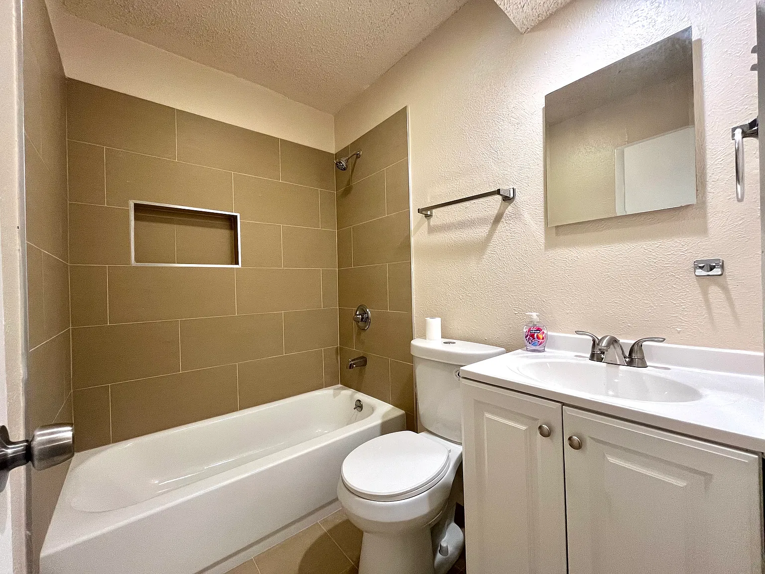 3 bed, 1494 sqft, $1,900 — Photo 2