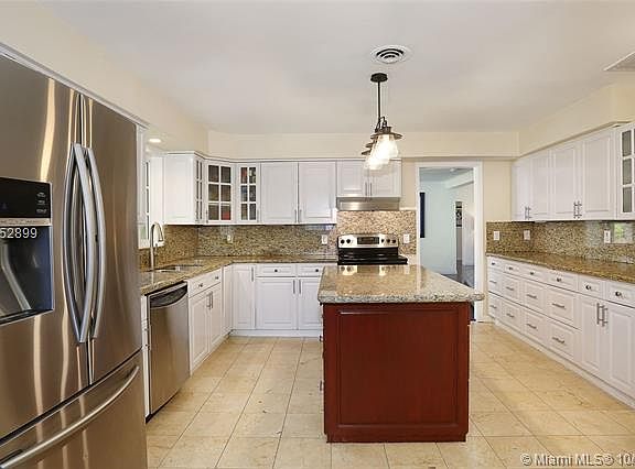 2nd image of 5831 NE 6th Ct