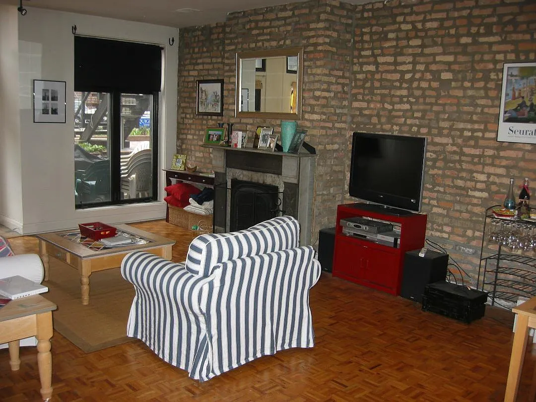 Living room - 2122 N Bissell St #GARDEN