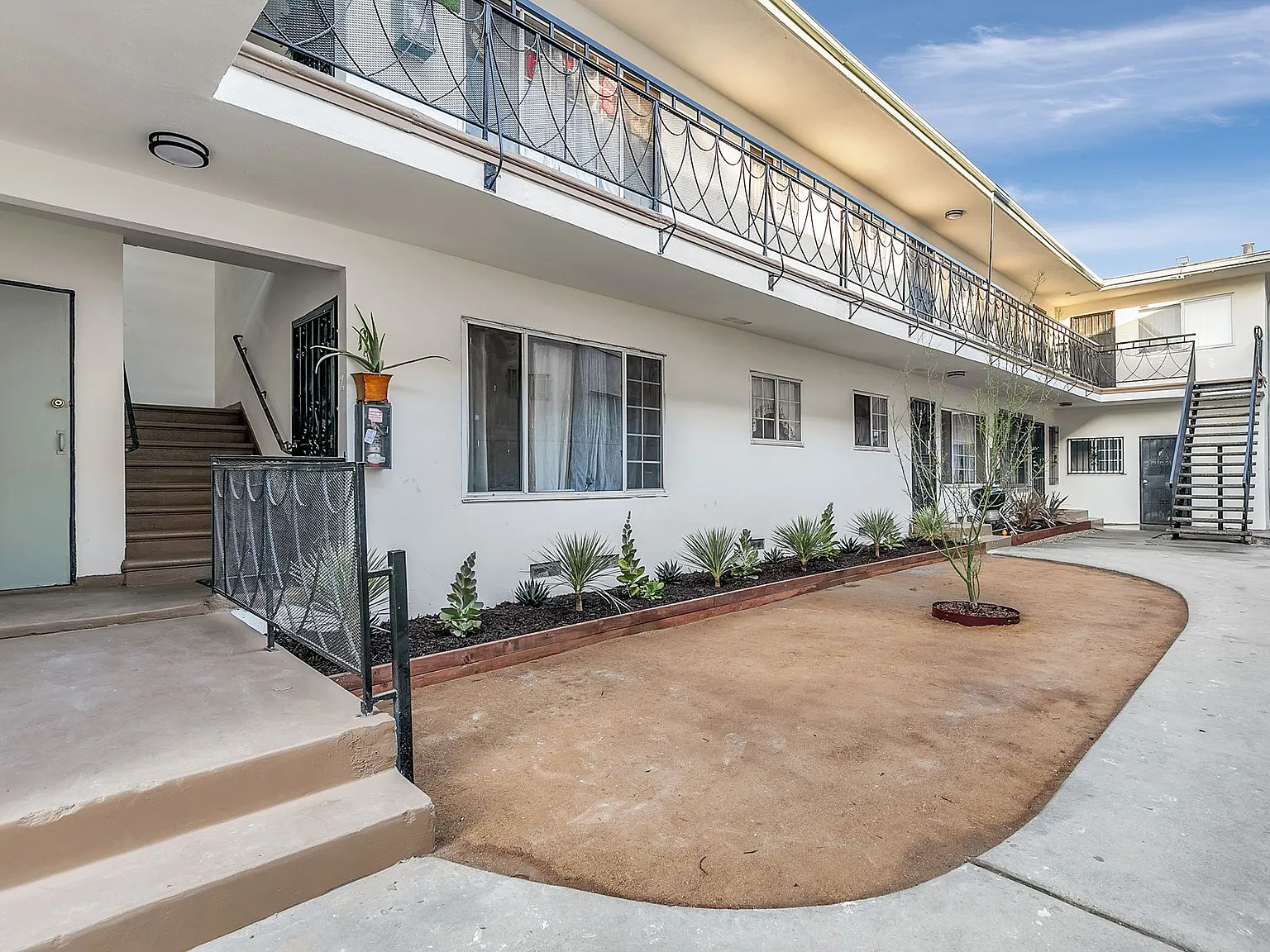 Stylish & Spacious 1-Bed 1-Bath Newly Remodeled, Prime Location — Photo 3