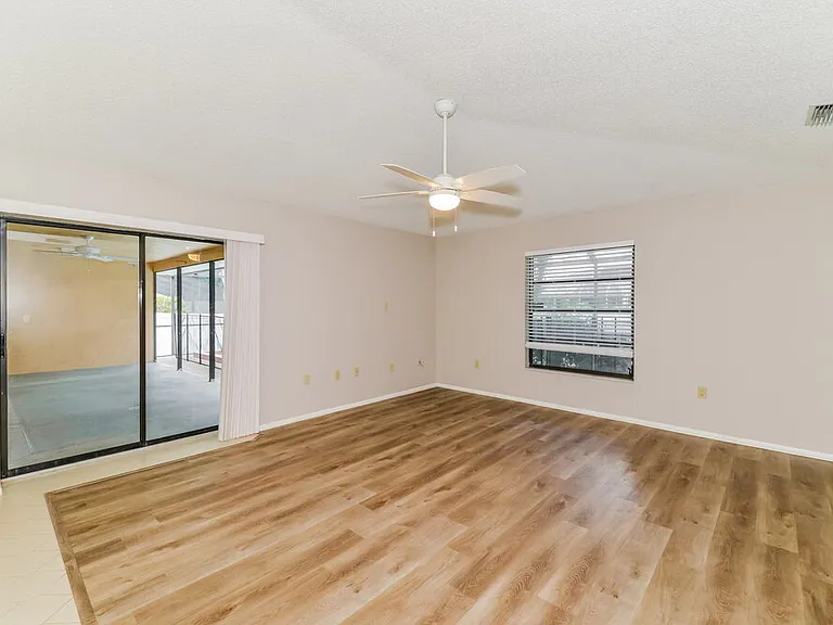 5453 Colonial Oaks Blvd — Photo 3