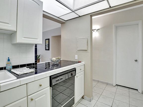5th image of 17090 NE 14th Avenue #112