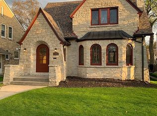 8815 Jackson Park Blvd, Wauwatosa, WI 53226