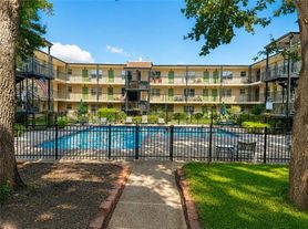 2724 Whitney Pl, Metairie, LA