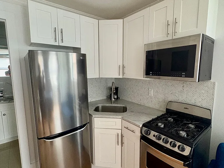 216 E 36th St #6R — Photo 4
