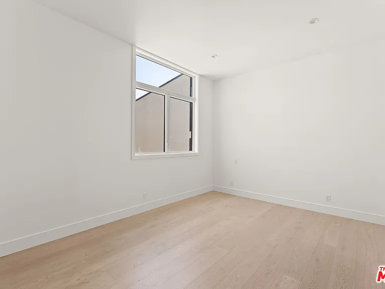 728 Indiana Ave — Photo 9