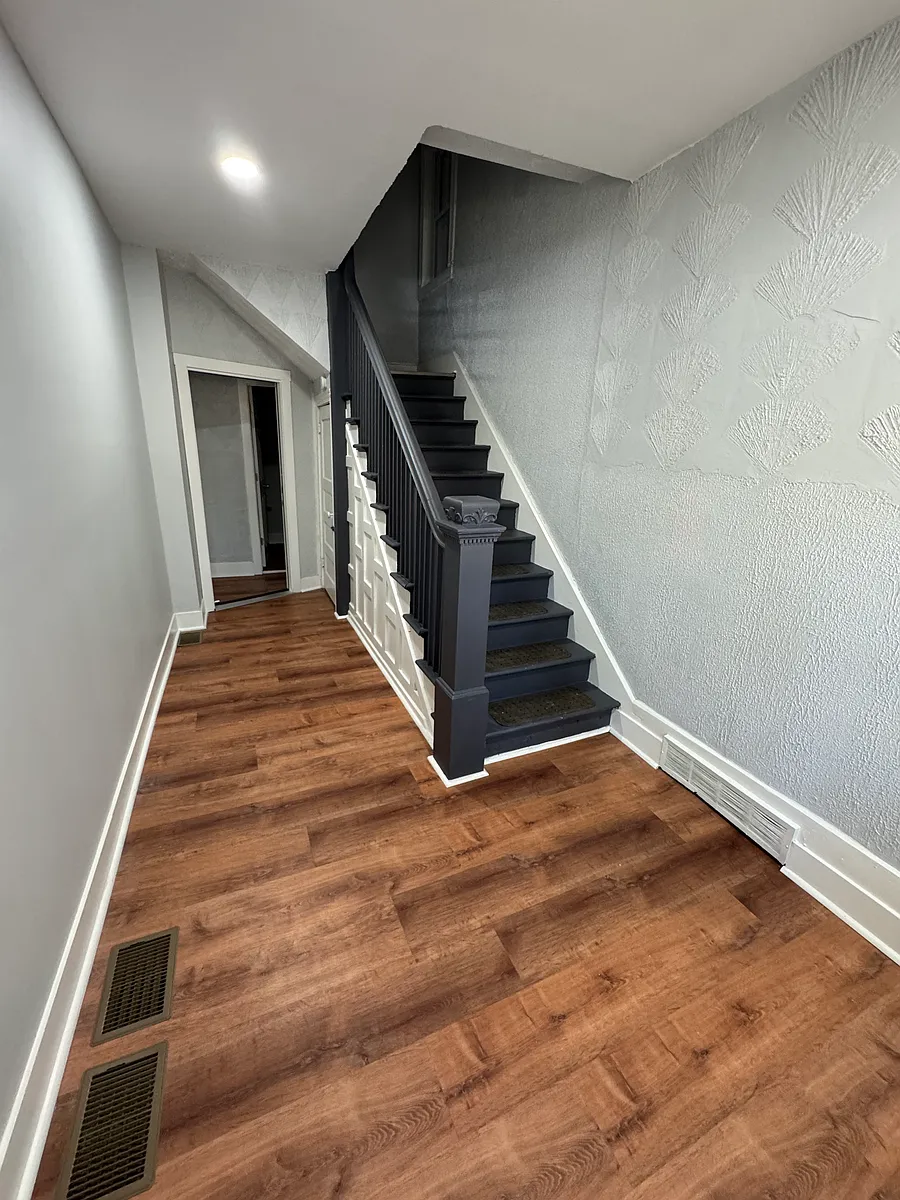 Building Photo - 2312 Woodstock Ave #2