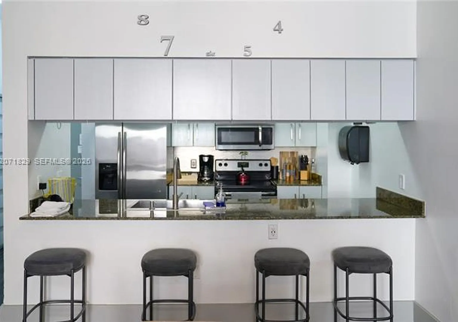 1200 Brickell Bay Dr cu-1406, Miami, FL 33131 — Photo 1