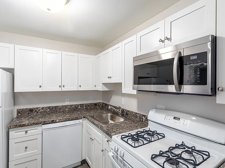 2BR, 1BA (830sqft) - Kitchen (Newport)