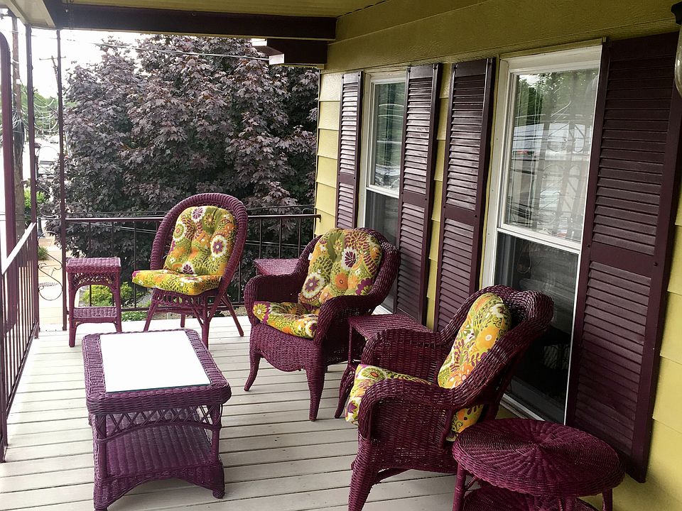 Furnished porch